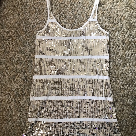 Express Sequence Top Size XS & Threads Crop Top Size XS Preloved - Picture 2 of 5